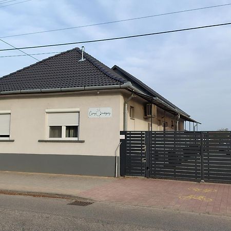 Csengo Vendeghaz Hotel Kiskoros Buitenkant foto
