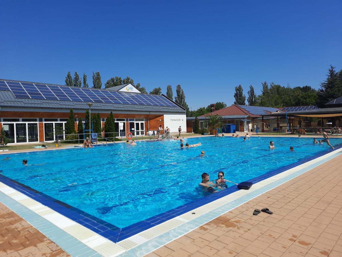 Csengo Vendeghaz Hotel Kiskoros Buitenkant foto