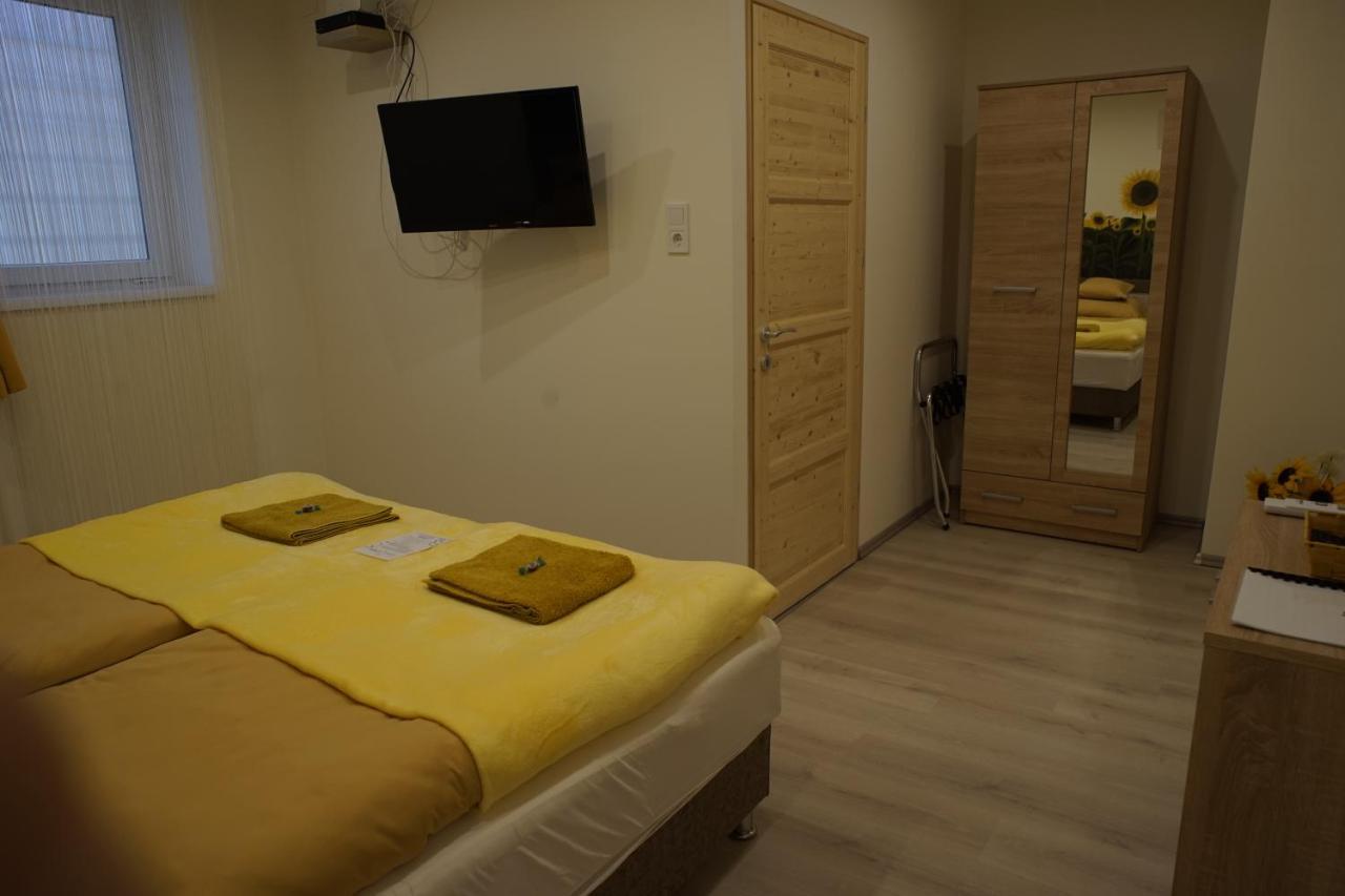 Csengo Vendeghaz Hotel Kiskoros Buitenkant foto