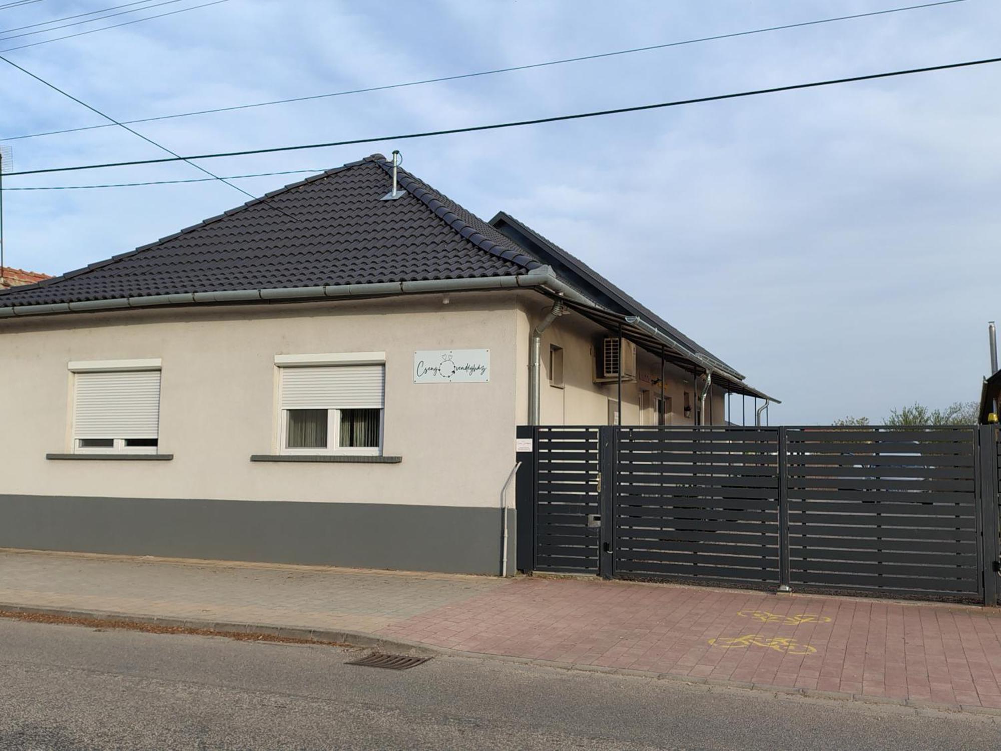 Csengo Vendeghaz Hotel Kiskoros Buitenkant foto